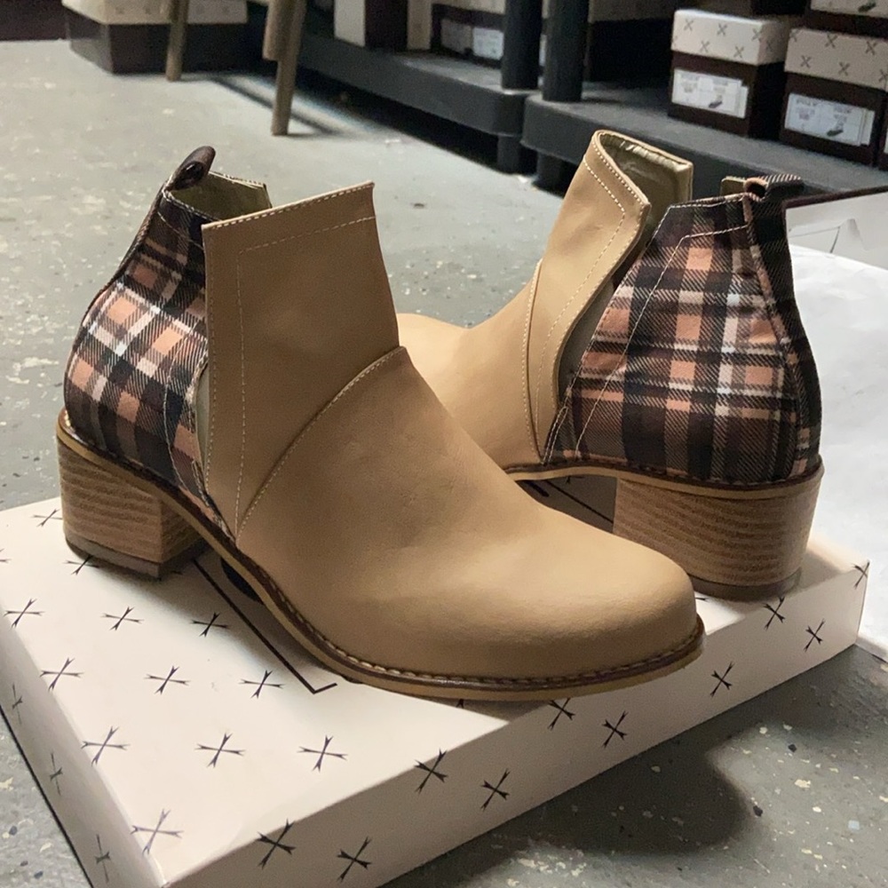 Everglades Brick Plaid Boots